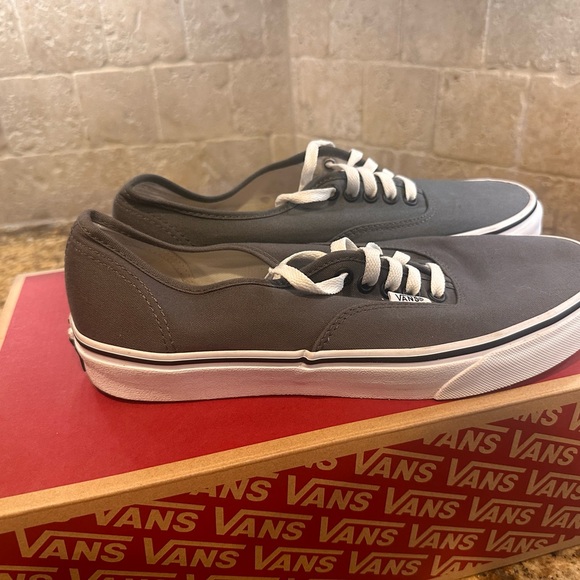 Men’s Vans - Picture 3 of 4